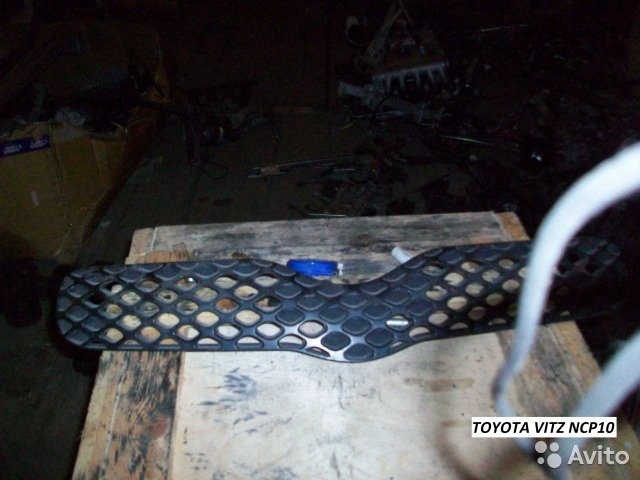 Решетка радиатора для Toyota Vitz